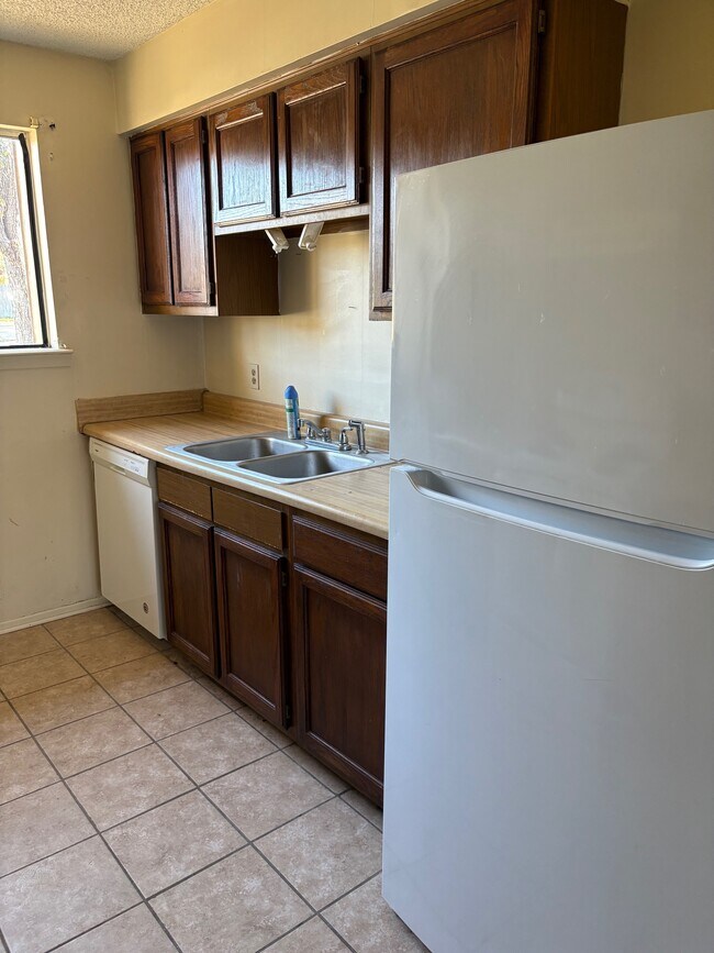 Foto del edificio - 8645 Elvin Dr