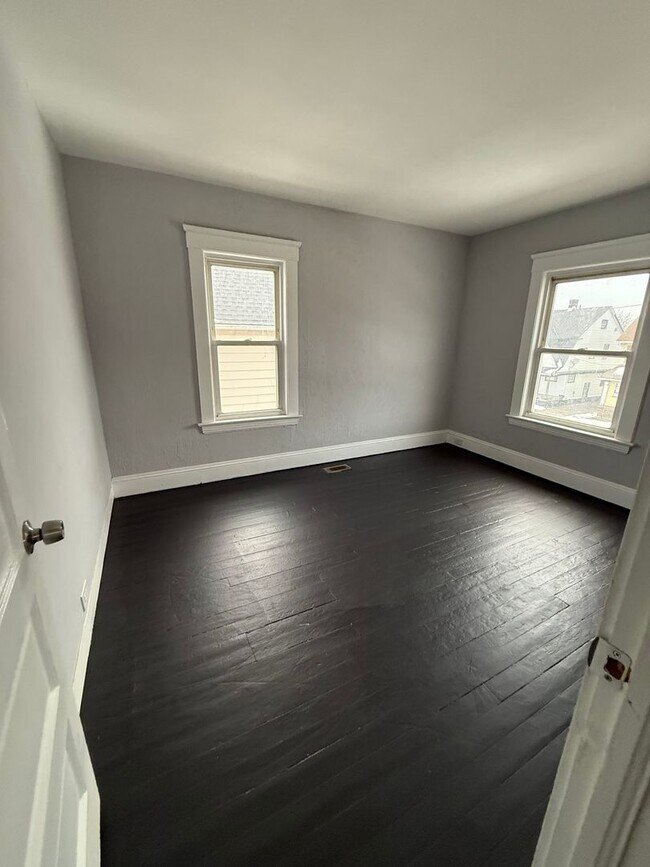 Foto del edificio - 4bd Single Warner Rd Vouchers Only