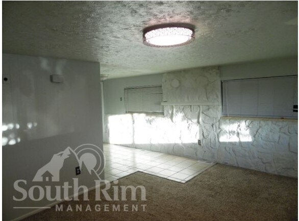 Building Photo - 1067 S 1600 W St