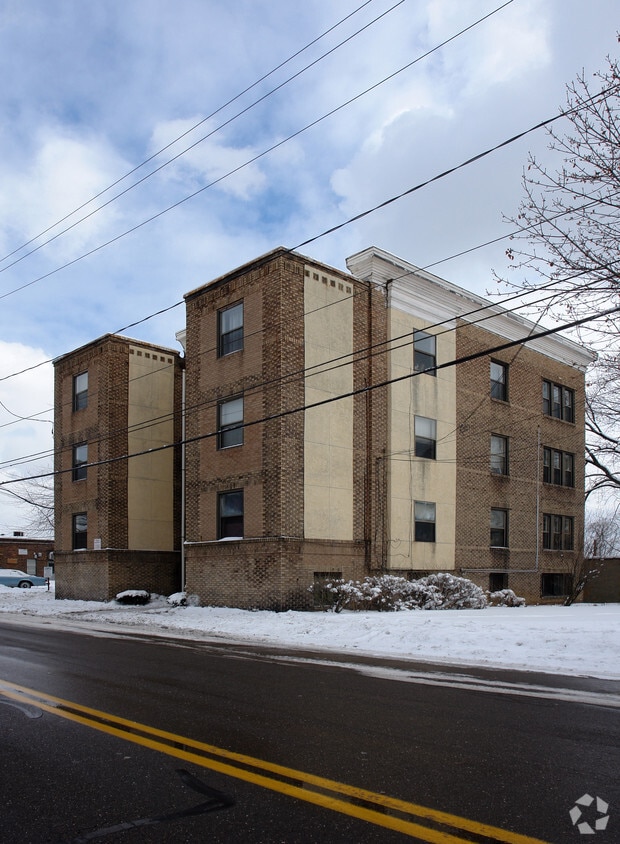 17 Rhodes Ave, Akron, OH 44302 Apartments in Akron, OH
