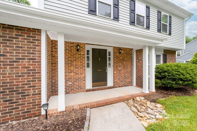 Foto del edificio - 616 Silversmith Ln
