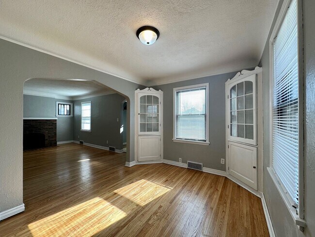 Building Photo - Beautiful 4 bedroom house in St. Paul!!