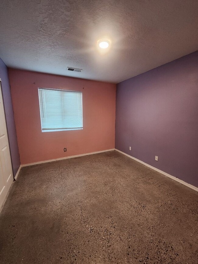 Building Photo - 2 bedroom  Rio Rancho