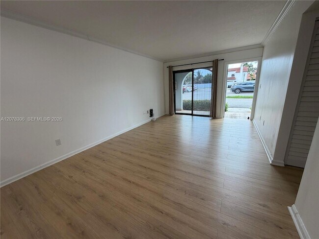 Foto del edificio - 18226 Mediterranean Blvd