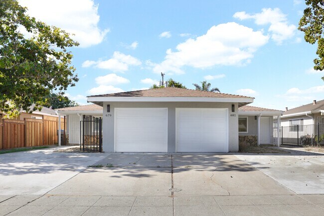 Building Photo - 681 Pinto Dr