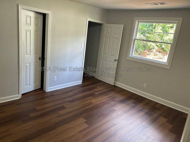Building Photo - 1342 Drewery Ave