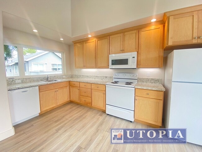 Building Photo - 3Bd/2Ba Townhouse Style Home with Office/Den and Garage- Centrally Located, Easy Commute