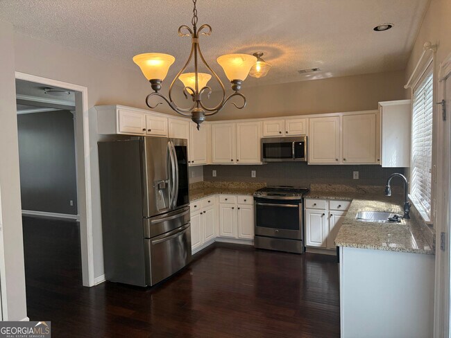 Building Photo - 2568 Alvecot Cir SE