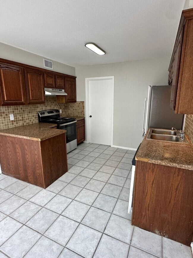 Foto del edificio - 2 Bedroom Townhome for RENT - WEST END BEA...