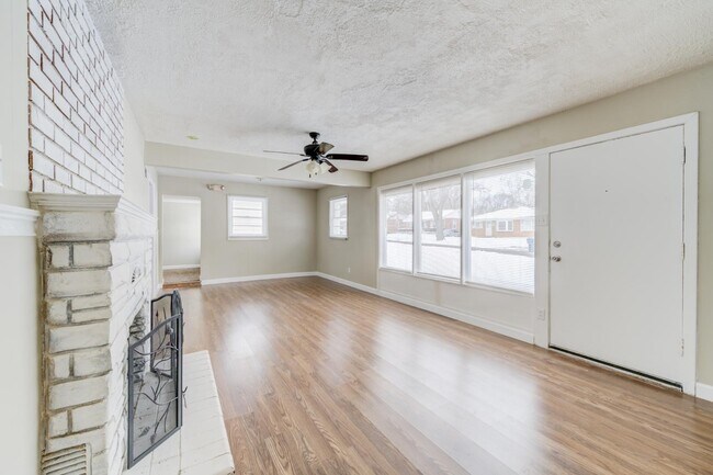 Building Photo - 110 De Smet Dr