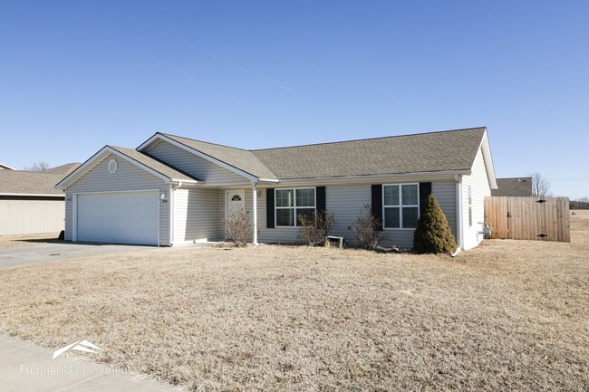 Building Photo - 3 Bedroom Ranch-Style Home in Quiet Neighb...