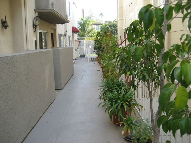 Building Photo - 4535 Coldwater Canyon Ave