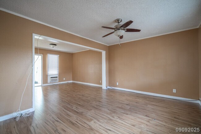 Foto del edificio - $3200 /3 Bed / 2 Bath / 1 Parking IN PEARL...