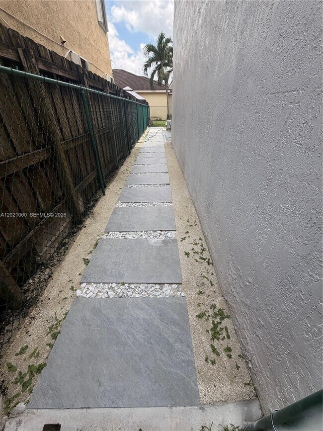 Foto del edificio - 16536 SW 54th St