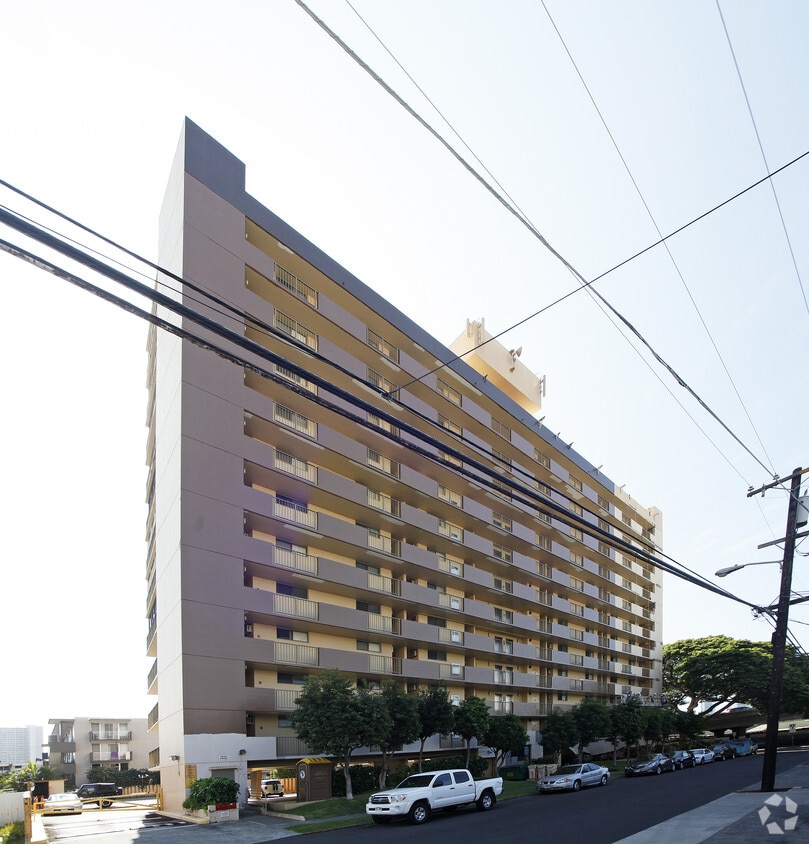 Primary Photo - Luna-Liho Towers