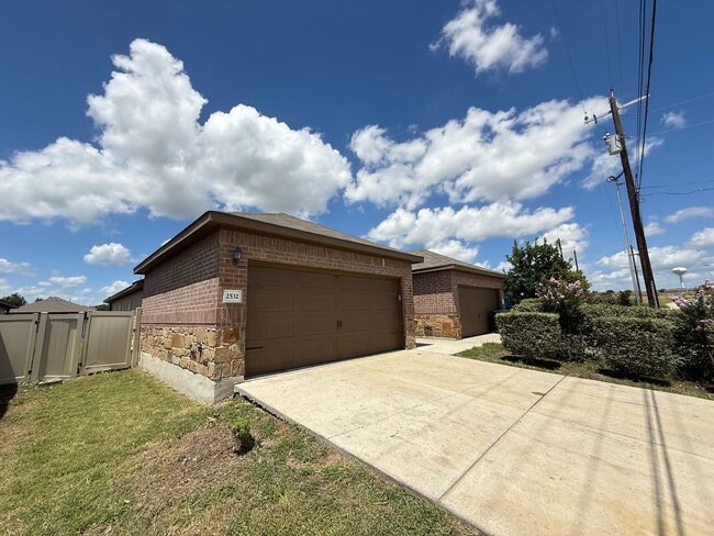 Building Photo - 2530-2532-2532 Pahmeyer Rd