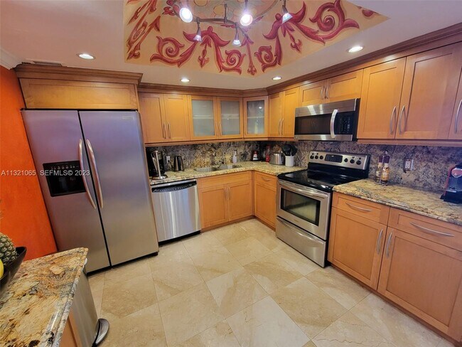 Building Photo - 5151 Collins Ave