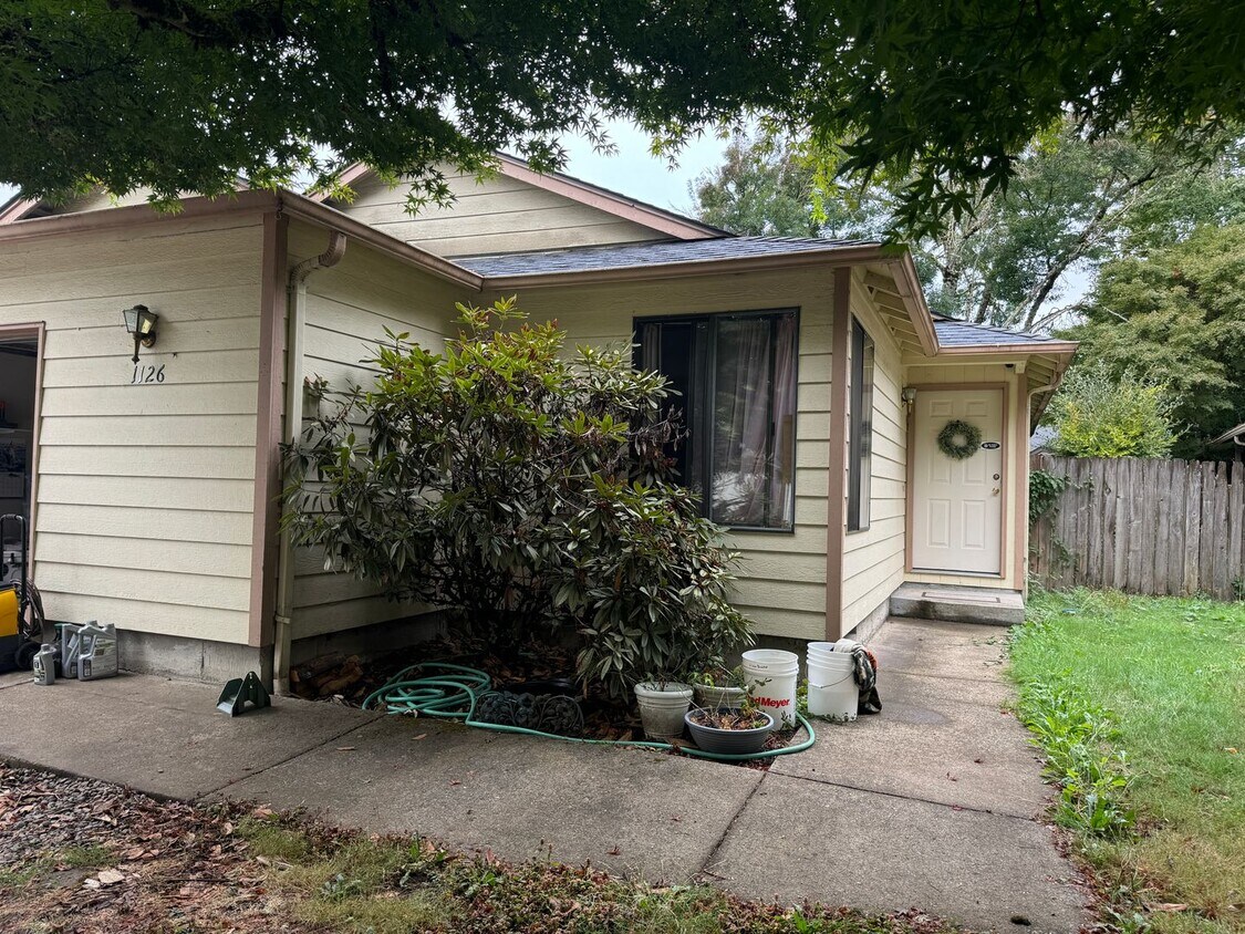 Primary Photo - Cute and Comfortable Two Bedroom Home in C...