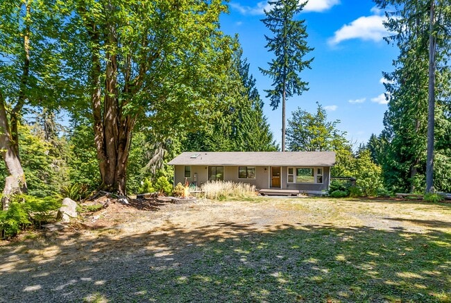 Building Photo - Home on Acreage with Mountain views