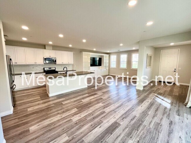 Building Photo - 3239 E Carneros Paseo