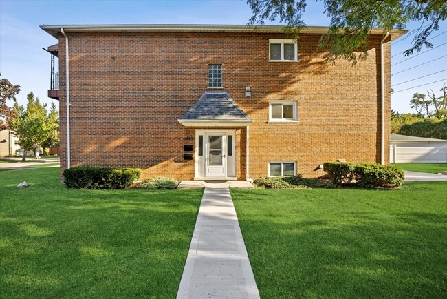Building Photo - 801 Barnsdale Rd
