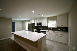 Building Photo - 213 E Scotland Dr