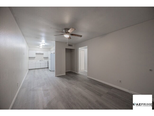 Foto del edificio - Enjoy The Perfect Blend Of Style And Convenience In This Beautifully Remodeled 2/1 Mesa 4-Plex Unit.