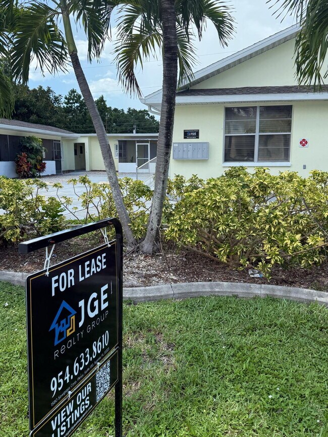 Building Photo - Spacious 2 Bedroom 1 Bath