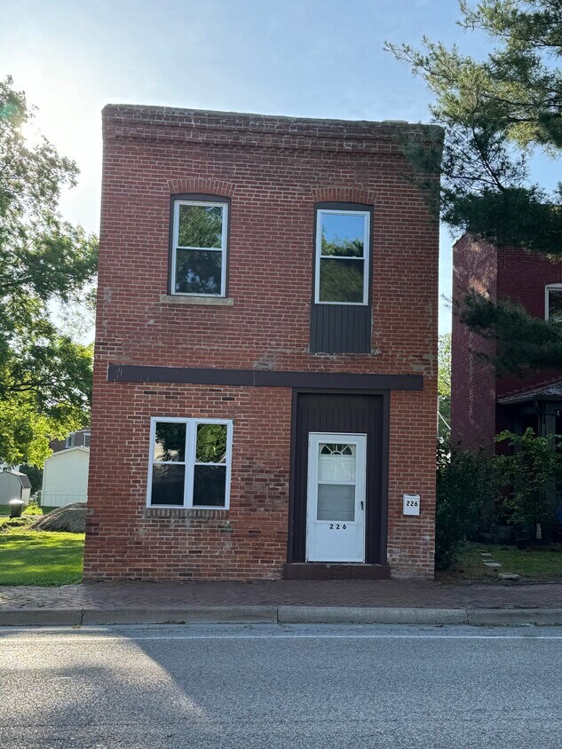 Primary Photo - 226 N Main St
