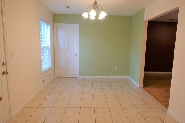 Building Photo - 103 Middlehouse Way
