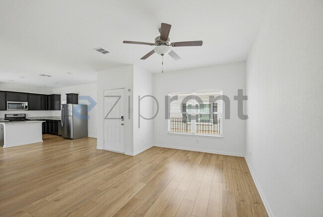 Building Photo - Unit