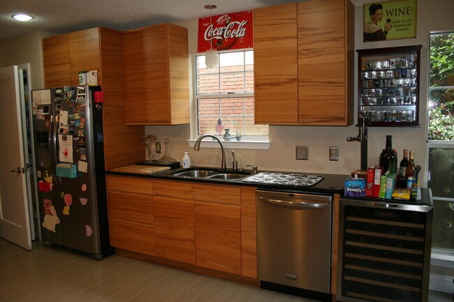 Foto del edificio - 4475 Parkwood Square