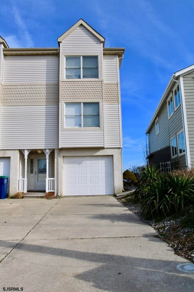 Building Photo - 1101 E Shore Dr