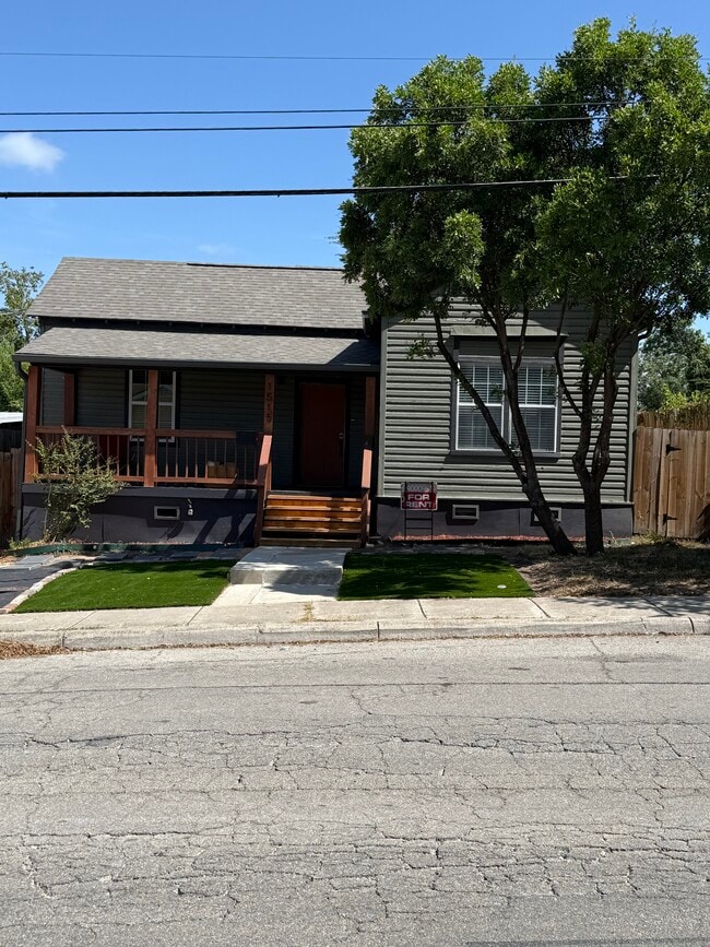 Building Photo - 1515 E Carson St