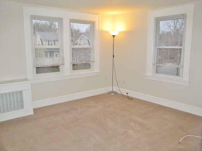 Building Photo - 146 E Cliff St