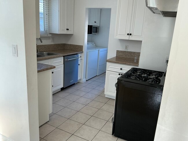 Foto del edificio - 10713 Esther Ave