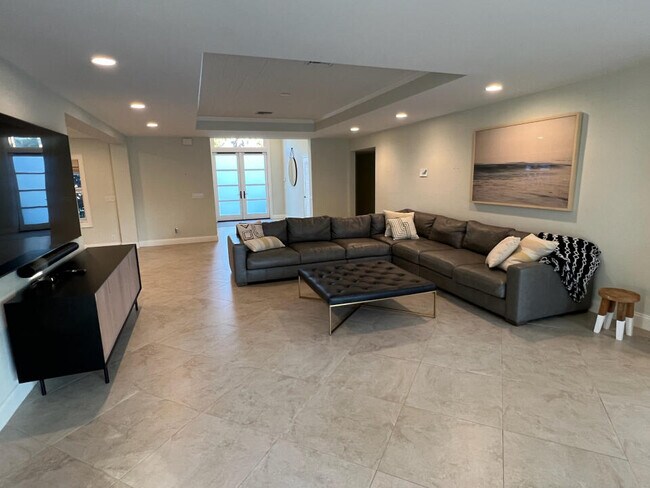 Building Photo - 710 S Ocean Blvd