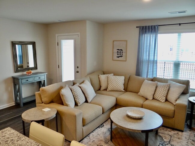 Building Photo - All Inclusive Seasonal Rental Available January 5-March 31st.