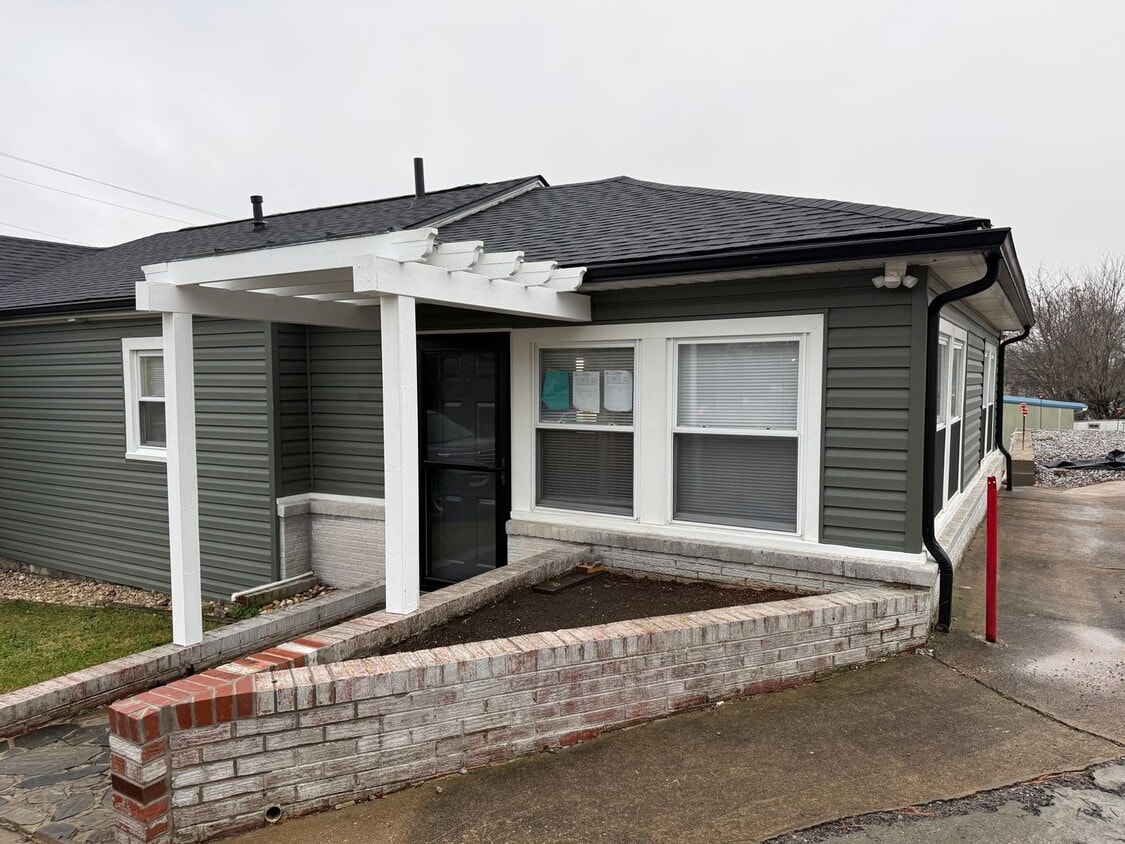 Foto principal - 313 E Bernard Ave