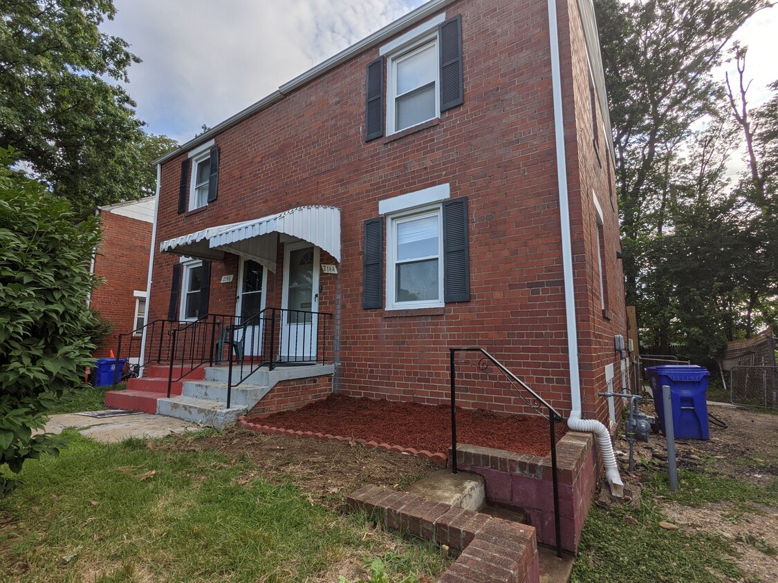 Primary Photo - 2144 S Pollard St