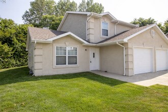Building Photo - 5200-5202-5202 Tessa Way