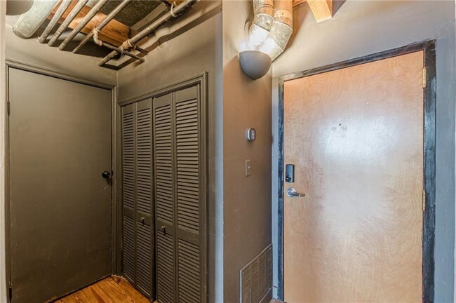 Foto del edificio - 63 Mangum St SW