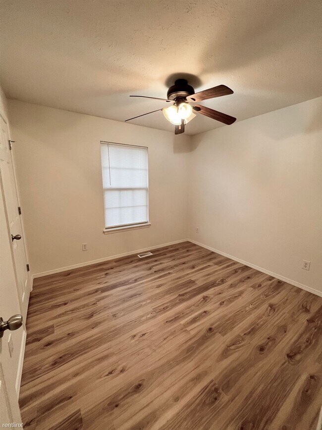 3 br, 2 bath Duplex 1018 North 25th Street Townhouse for Rent in Ozark, MO