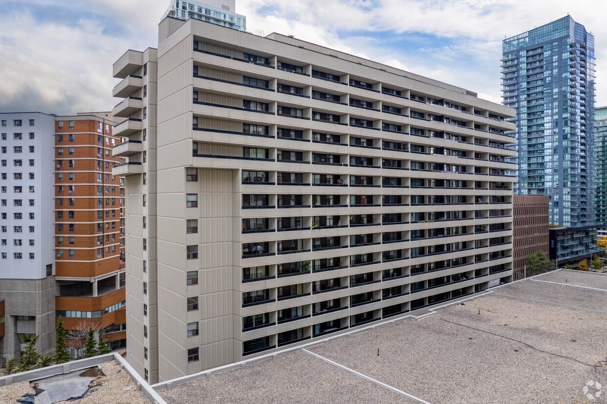 Yonge Eglinton Apartments — Orchard View Apartments - 33 Orchard View ...