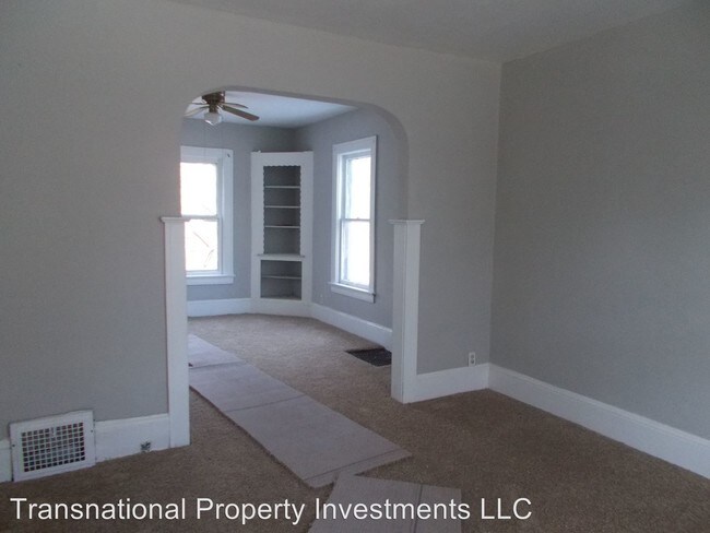 Building Photo - 1566 W 102nd St