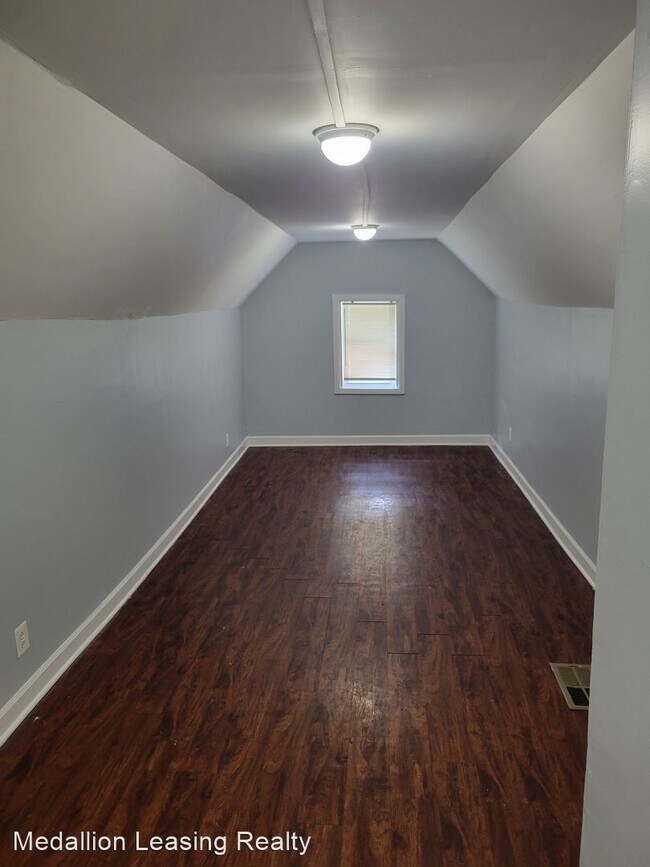 Building Photo - 4 br, 1 bath House - 8911 South Parnell Av...