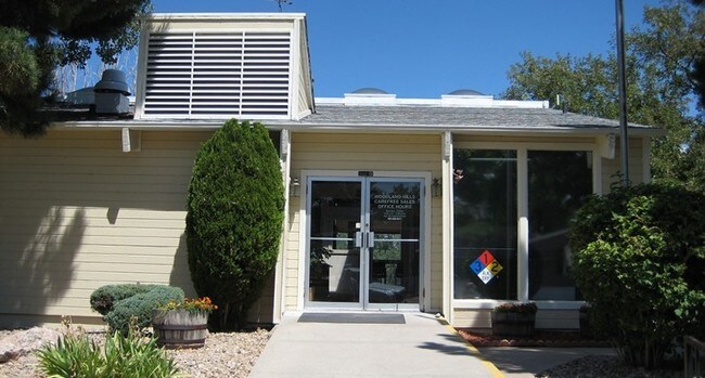 Building Photo - Woodland Hills