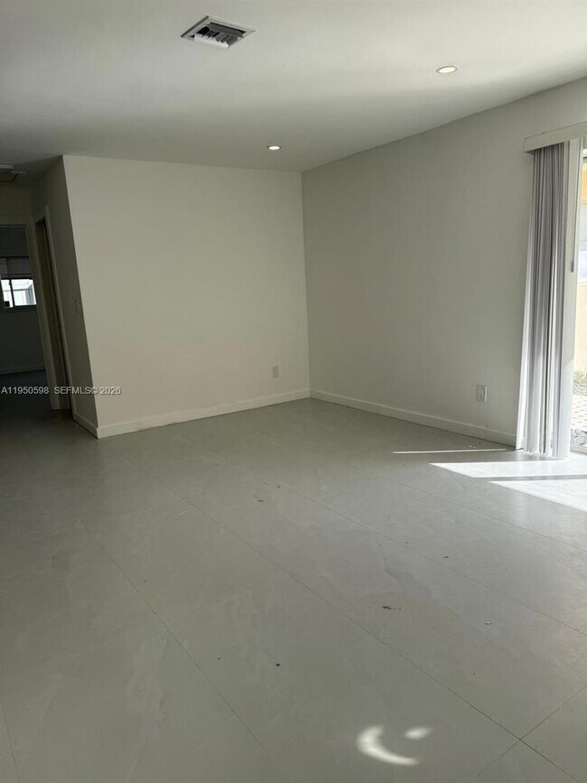 Foto del edificio - 1056 SW 2nd St