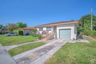 Building Photo - 2420 SW 21st Ave