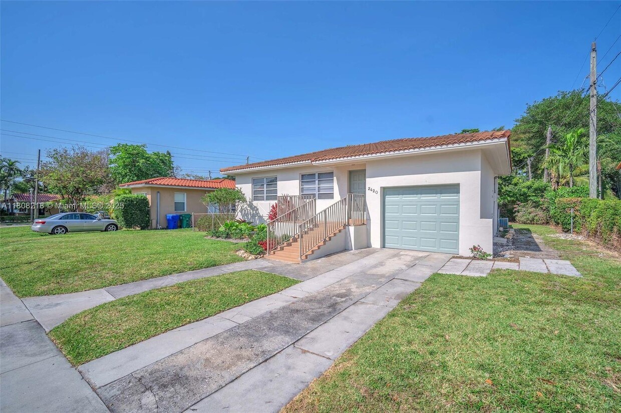 Foto principal - 2420 SW 21st Ave